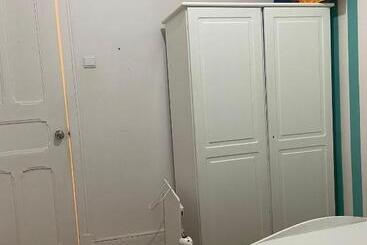 پانسیون Nautic M1 R2   Classy & Cozy Double Room With Shared Bathroom In Marques Pombal