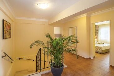 אתר נופש Pine Villas & Apartments Kusadasi