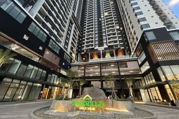 هتل آپارتمان The Emerald Golf View