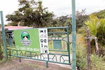 مبيت وإفطار Miravalles Volcano House