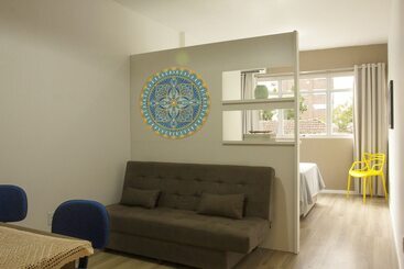 פונדק Fernanda  Aide