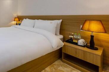 هتل Cat Ba Hongkong