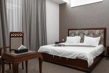 هتل Charos Deluxe Resort