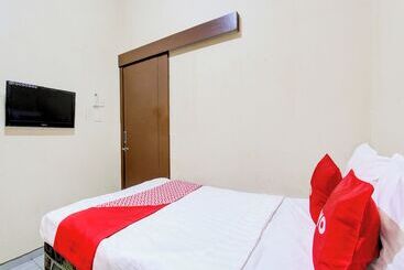 בית מלון כפרי Griya Dias Syariah By Oyo