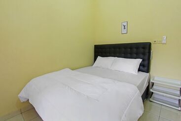 هتل Kemuning Guesthouse By Oyo