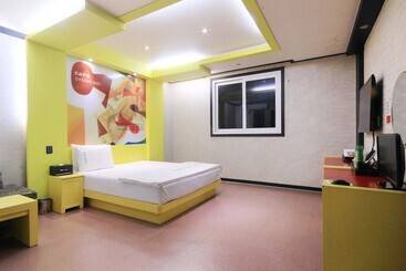 מוטל Gumi Okgye Cats