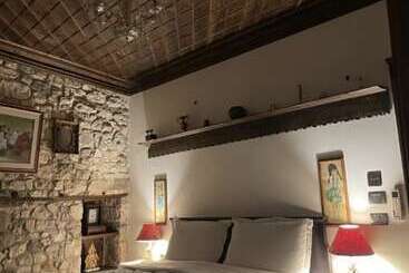 膳宿费 Hani I Xheblatit