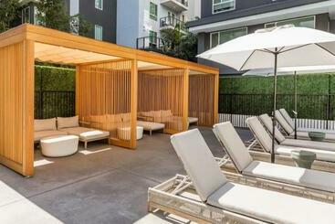 هتل Modern Apartment Rentals