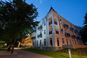 ホテル Bristol Art & Medical Spa