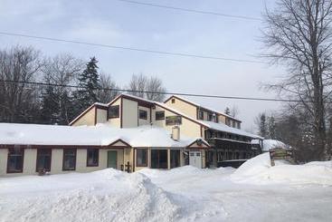 هتل Butternut Inn And Pancake House