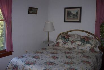 هتل Chesapeake Inn Of Lenox