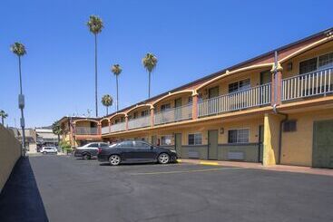 هتل Economy Inn Hollywood