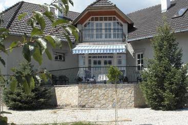 Отель Lijoli Lounge Vendégház