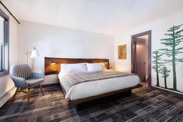 هتل Main And Mountain