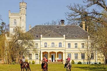 ホテル Pałac Pensjonat Ptaszynka