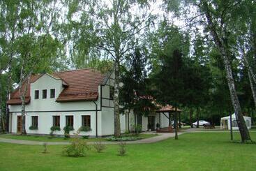 ホテル Restauracja Cztery Pory Roku