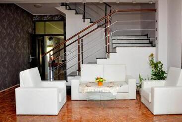 בית מלון כפרי Rezydencja Lux