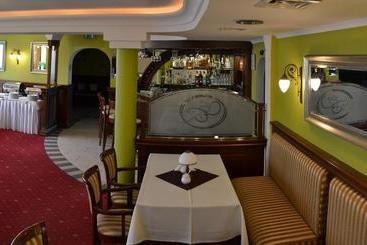 هتل & Restauracja San Remo