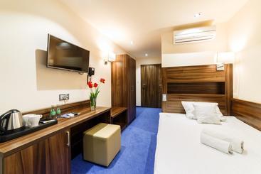 Отель Sanvit Lake Resort & Spa