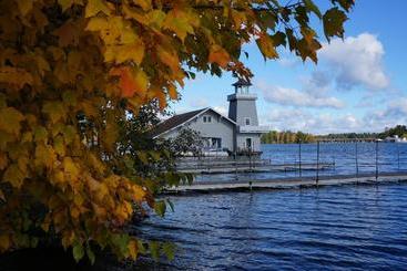 هتل The Beacons Of Minocqua