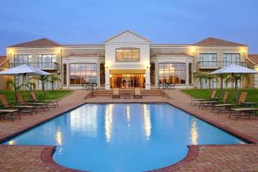 ホテル The Garden Court Blackrock