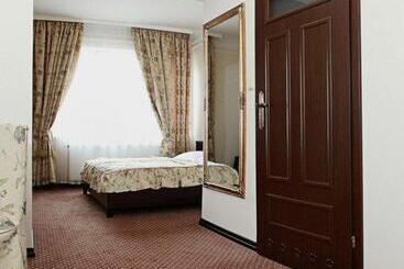 בית מלון כפרי Wzgórze Toskanii Conferences & Restaurant