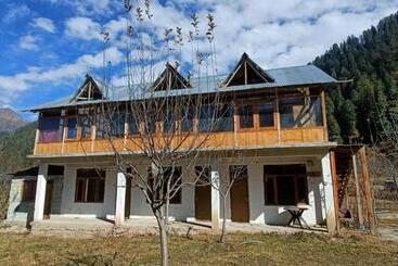 مبيت وإفطار Divine S Cafe & Homestay