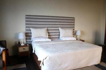 فندق Cliffhaven Beach Resort