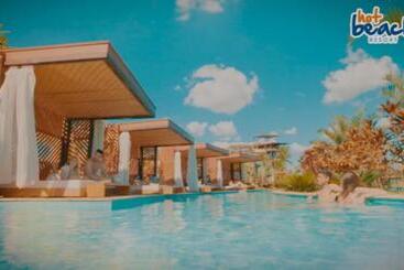 هتل Hot Beach Suites