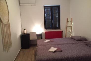 پانسیون Salara House