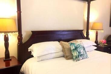 ペンション Tom S Place Guest House