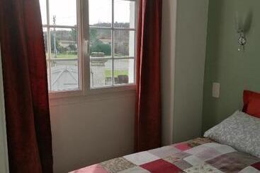 تختخواب و صبحانه Au Logis De Véchillot