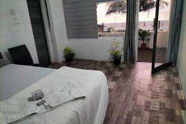 ベッドアンドブレックファースト Funky Art Beach Home