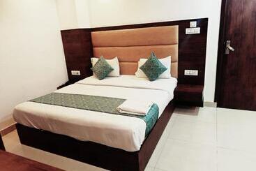 酒店 Big Bang Near Delhi Airport