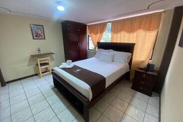 فندق Orillas Del Zamora