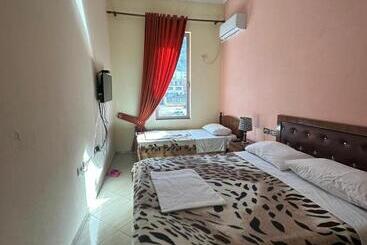 בית מלון כפרי Zogu