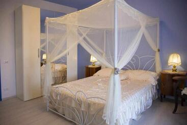 펜션 Chez Lucy Cefalù