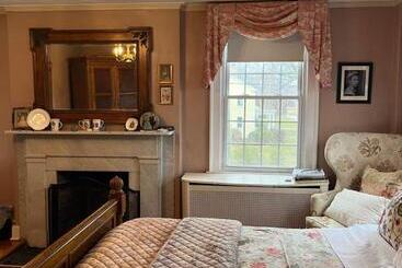 Antique1242 British Bed & Breakfast