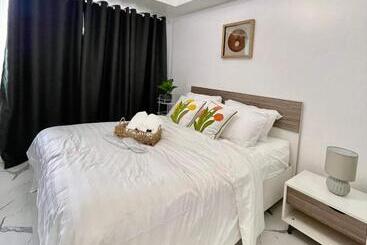 هتل آپارتمان Azure Sand Castle Staycation