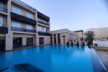 Baantalai Hotel And Resort