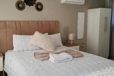 ベッドアンドブレックファースト Back Of The Moon Guesthouse