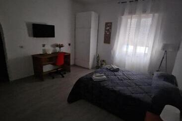 تختخواب و صبحانه Iris