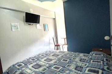 هتل Hostal Escobar