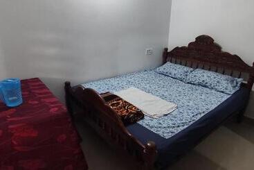 Koonamparayil Home Stay Munnar Anaviratty Family Only