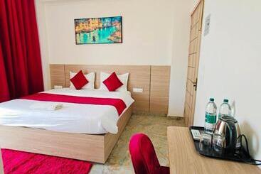 Отель Ss Noida Sector 121 Bl 04