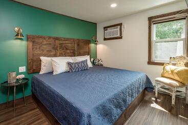 فندق The Cove Guest House