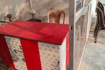 Oyo White House Hotel And Restaurant