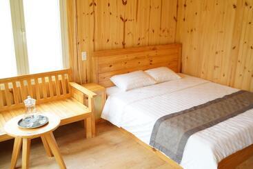 پانسیون B&h Villa Villa Has Swimming Pool