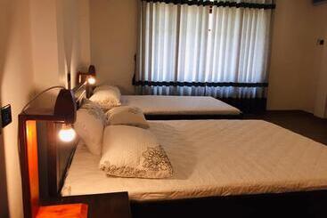 פנסיון Langama Thena   New Town