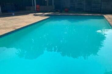 بنسيون M D J Hayfields Guest House